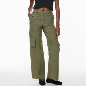 Aritzia Wilfred Free Highway Cargo Pants in Army Green - Size 2